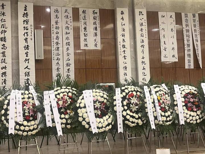 刘江追悼会现场:数百人相送,一代君子落幕