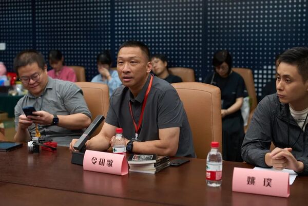 展讯丨摄影:黑皮书与白皮书的对话——封面原作收藏展