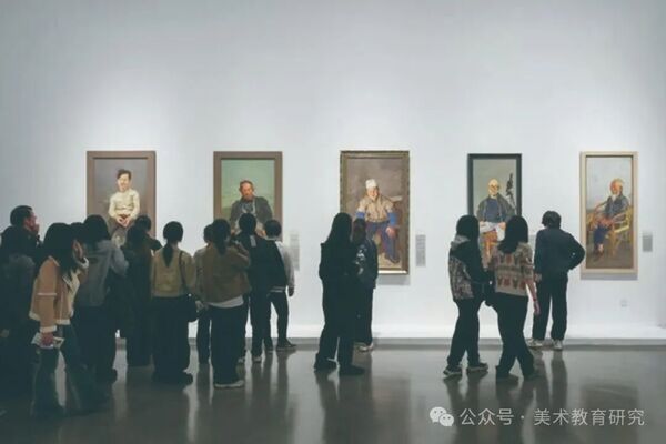 “平凡的世界:忻东旺肖像艺术展”展出