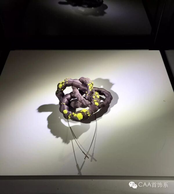 “炼金铸身”----2015 杭州当代国际首饰与金属艺术三年展持续进行中!