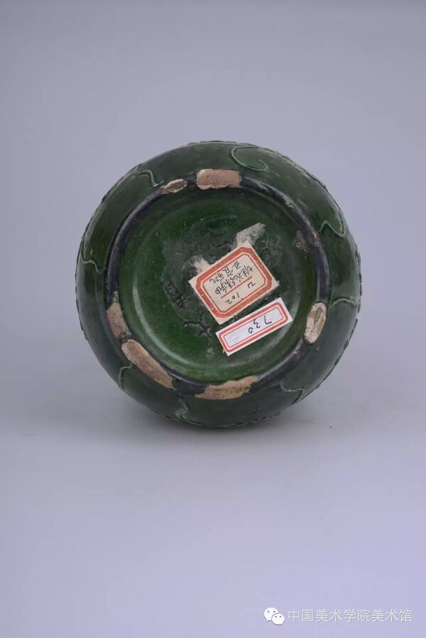 【典藏精赏】清素三彩松鼠葡萄纹瓷五管瓶