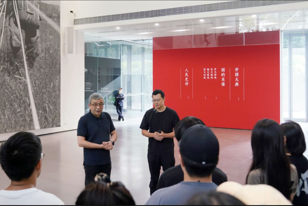 主题活动| 绘画艺术学院师生开展“国家肖像与人民史诗摄影展”观展活动
